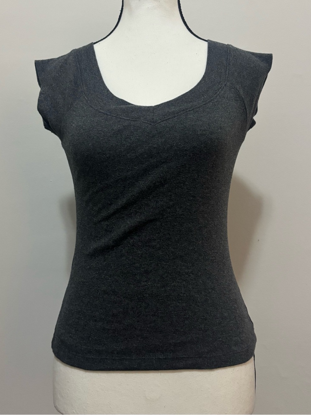grey fitted top